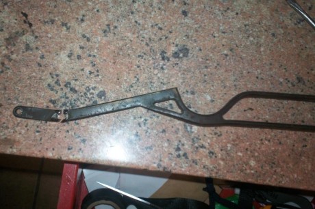 vendo carabina huracan cal 4.5 para restaurar,creo que le fanta alguna pieza y tienen la bieleta de carga 11