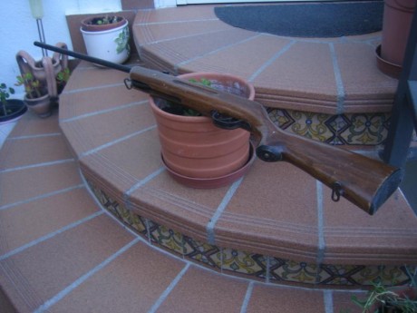 Vendo Juaristi Única Ideal en 5´5. La carabina está completa, el muelle tiene fuerza y dispara pero necesita 00