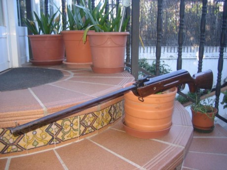 Vendo Juaristi Única Ideal en 5´5. La carabina está completa, el muelle tiene fuerza y dispara pero necesita 12