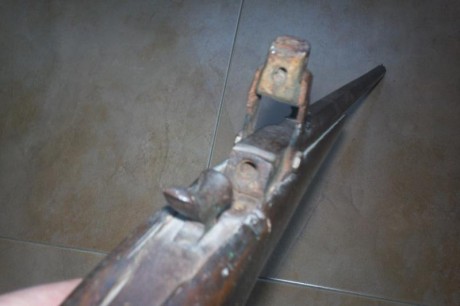 Sabeis que carabina es esta? no tiene marcas o no se ven solo se que es del calibre 22



 100_2434.JPG 00