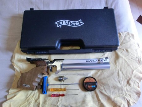 Vendo pistola aire comprimido Walther LP 400 alu,con empuñadura zurda adaptada MORINI.
La vendo por tener 01