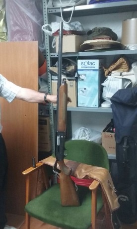 En realidad la vende un amigo. Pide 400€ y está muy poquito usada. Regala correa y funda. El trámite se 00