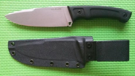 Vendo cuchillo de cocina tactico checo de la marca Mr Blade. El cuchillo esta usado. Estas son las características:

Modelo: 01