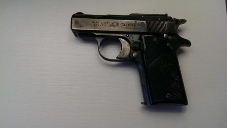 Pistola semiautomática de cañón fijo y martillo a la vista fabricada en 1933. Calibre 6'35. Este modelo 02