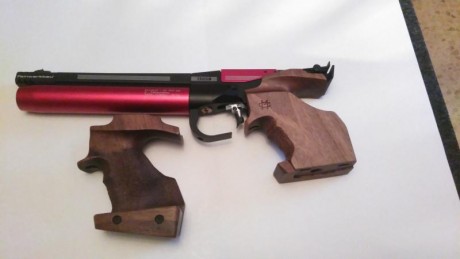 Hola, vendo pistola feinwerrkbau P34 seminueva, muy pocos tiros , tiene empuñadura diestra y zurda ambas 01