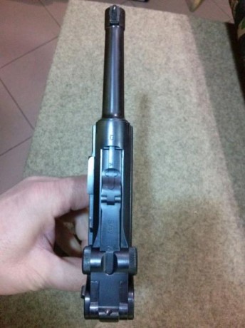 Hola compañeros:
Vendo Luger Mauser militar del año 35 (S42 Código G). Tiene todas las piezas idénticamente 00