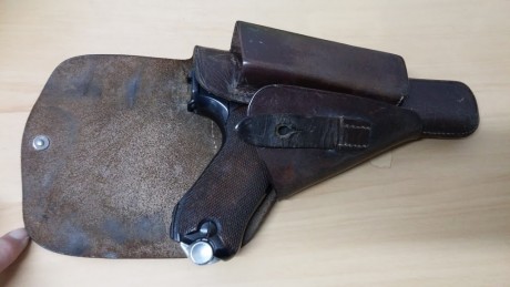 Hola compañeros:
Vendo Luger Mauser militar del año 35 (S42 Código G). Tiene todas las piezas idénticamente 30