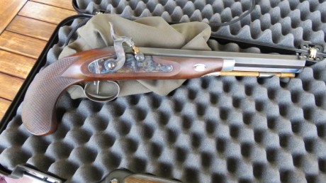 Vendo pistola CHARLES MOORE de PEDERSOLI CAL.45 en perfecto estado, incluyo un equipo completo para el 02