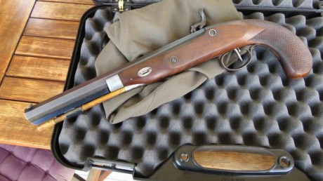Vendo pistola CHARLES MOORE de PEDERSOLI CAL.45 en perfecto estado, incluyo un equipo completo para el 00