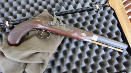 Vendo pistola CHARLES MOORE de PEDERSOLI CAL.45 en perfecto estado, incluyo un equipo completo para el 11