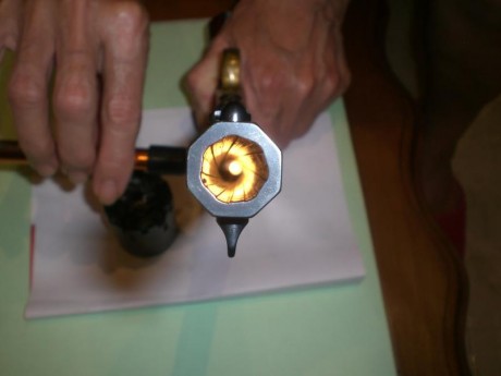 Vendo revólver de avancarga San Marcos, calibre 44, guiado en AE. 
Precio: 135 euros, portes incluidos.
Por 00