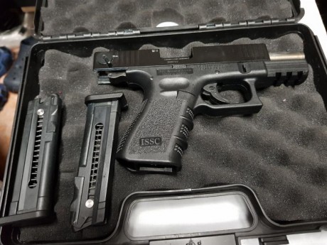 Se vende pistola del Calibre 22LR Marca “ ISSC“ de la familia de las GLOK26 con, dos Cargadores originales” 02