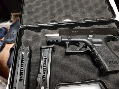 Se vende pistola del Calibre 22LR Marca “ ISSC“ de la familia de las GLOK26 con, dos Cargadores originales” 01