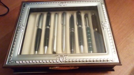 Por limpieza y para hacer sitio estoy vendiendo algunas cosas.

Pongo a la venta esta caja para guardar 00