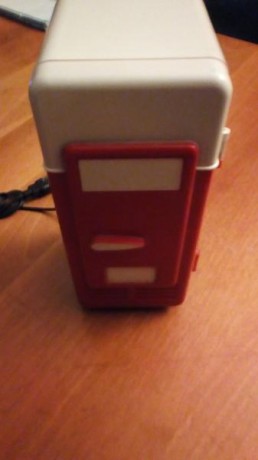 Buenas

Por tema de limpieza vendo esta mininevera para conectar al ordenador ( usb) sirve para calentar 00
