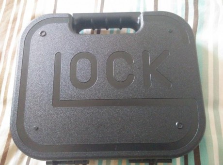 Vendo Glock 17 Gen 4 con 3 cargadores, utensilio de limpieza, juego de cachas, botador Glock, kit Zev 32