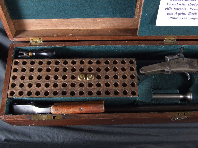Bueno, otra bateria de fotos para que os fijeis en como hay que hacer un estuche para un rifle . . . 10