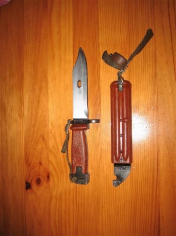 Hola. Vendo esta bayoneta original, usada pero bien conservada, misma numeración en funda y cuchillo. 10