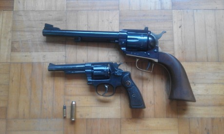Vendo revolver Super Dakota, calibre 44 Mag., en perfecto estado estético, mecanico y funcional.
Se puede 00