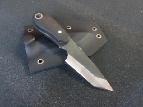 Pongo a la venta este cuchillo artesanal.
Acero D2
Longitud hoja 7.2cm
Longitud total: 15.2
Espesor: 3mm
Empuñadura 02