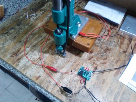 Buenas.
Os pongo unas fotos de la placa que me he fabricado para calentar una recalibradora RCBS.
Es similar 62