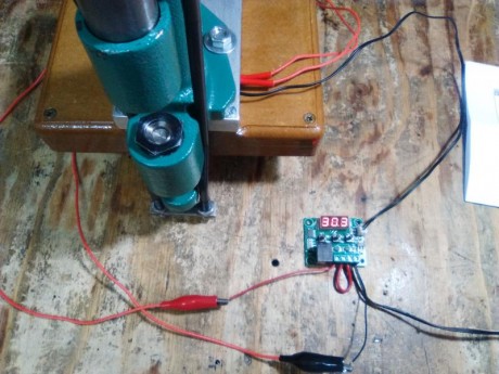 Buenas.
Os pongo unas fotos de la placa que me he fabricado para calentar una recalibradora RCBS.
Es similar 60