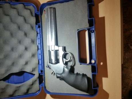 Vendo revólver Smith and Wesson 686 6" cal.38 sp / 357 magnum.
El revólver está en Barcelona. 20170608_211059.jpg 00