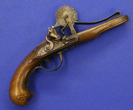 Unas fotos de provadores de polvora surtidos, no son armas pero tienen un papel secundario bastante importante 30