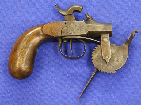 Unas fotos de provadores de polvora surtidos, no son armas pero tienen un papel secundario bastante importante 61
