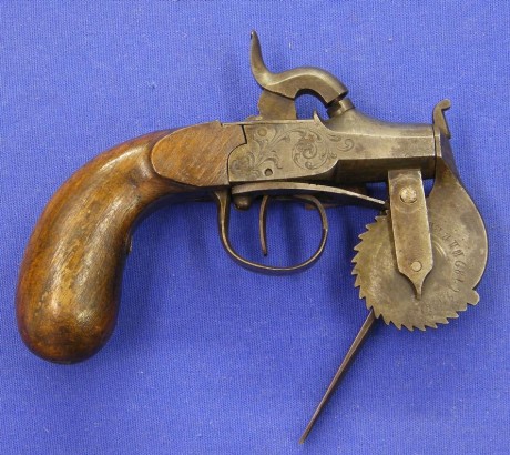 Unas fotos de provadores de polvora surtidos, no son armas pero tienen un papel secundario bastante importante 60
