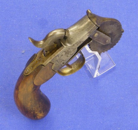 Unas fotos de provadores de polvora surtidos, no son armas pero tienen un papel secundario bastante importante 70