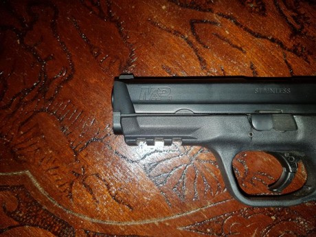 vendo pistola mp9con dos cargadores por 250€, la pistola se encuentra en sevilla 01