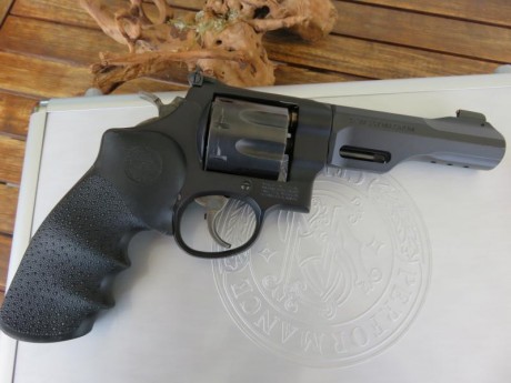 Vuelvo a poner a la venta este magnifico revolver bajando el precio por ultima ves se trata de un S&W 02