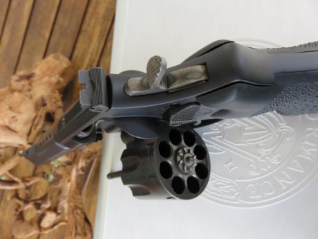 Vuelvo a poner a la venta este magnifico revolver bajando el precio por ultima ves se trata de un S&W 12