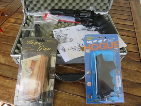 Vuelvo a poner a la venta este magnifico revolver bajando el precio por ultima ves se trata de un S&W 10