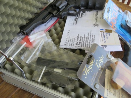 Vuelvo a poner a la venta este magnifico revolver bajando el precio por ultima ves se trata de un S&W 22