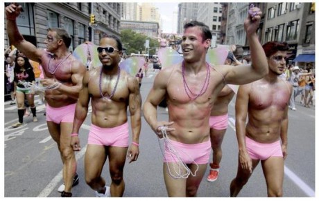 Para flipar por colores, en fin, el mundo esta algo perdido:
https://smoda.elpais.com/moda/plumofobia-puedes-gay-lesbiana-no-se-note/?id_externo_rsoc=FB_CM
Saludos.
 61
