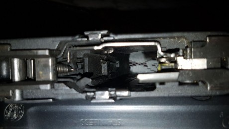 vendo pistola mp9con dos cargadores por 250€, la pistola se encuentra en sevilla 42