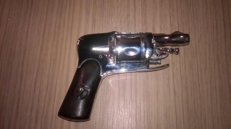 Holá a todos!
Alguen me sabe decir la Marca,Fabricante Modelo e el Cal e el Anho de este revolver que 02