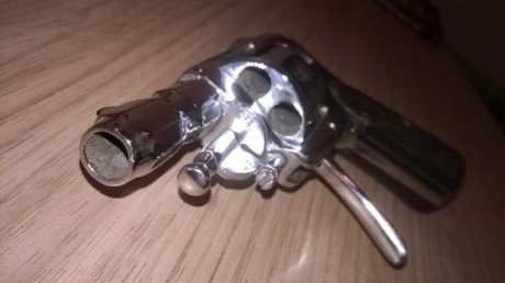 Holá a todos!
Alguen me sabe decir la Marca,Fabricante Modelo e el Cal e el Anho de este revolver que 00