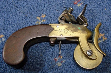 Unas fotos de provadores de polvora surtidos, no son armas pero tienen un papel secundario bastante importante 111