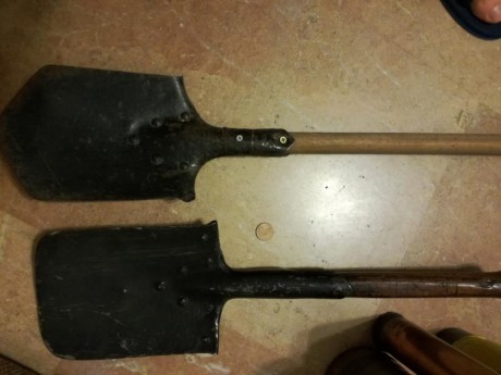Palas de la guerra civil. Una tiene el mango original, la otra no. El metal es original en ambas.

Precio 00
