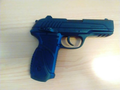 Hola. Pongo a la venta una pistola gamo PT-85 blowback co2 sólo estrenada. 

Semiautomática. Funciona 02