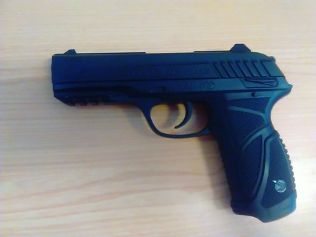 Hola. Pongo a la venta una pistola gamo PT-85 blowback co2 sólo estrenada. 

Semiautomática. Funciona 10