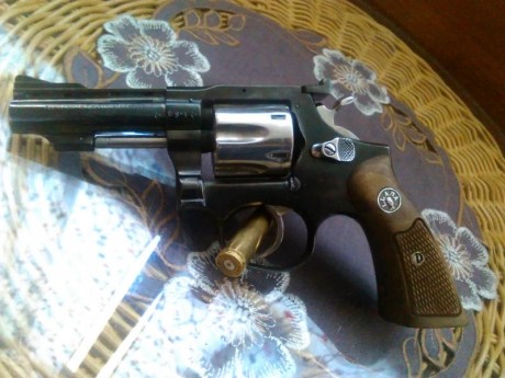 Cambio este revólver del 32 en 3" de cañon  X pistola de  calibre 22Lr.
tambien lo podria vender 00