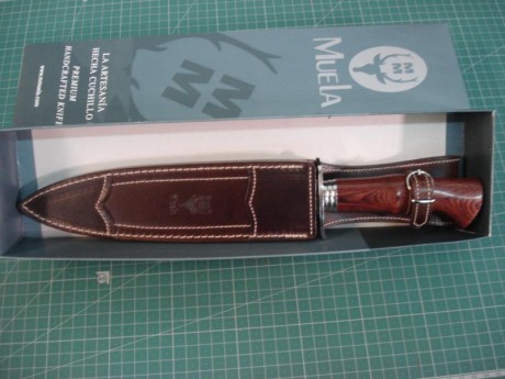 Hola,
Vendo de mi colección cuchillo Muela modelo Cristobal Colon del año 1992 con motivo del quinto centenario 02
