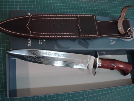 Hola,
Vendo de mi colección cuchillo Muela modelo Cristobal Colon del año 1992 con motivo del quinto centenario 01