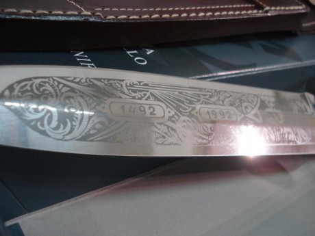 Hola,
Vendo de mi colección cuchillo Muela modelo Cristobal Colon del año 1992 con motivo del quinto centenario 12