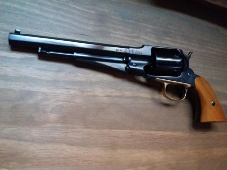 Pongo a la venta este precioso Revólver Santa Bárbara, calibre 44, proviene de colección está como nuevo, 01