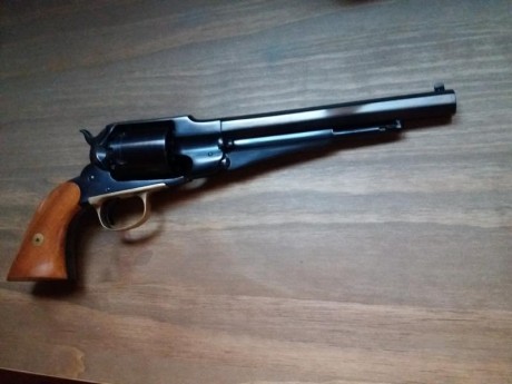 Pongo a la venta este precioso Revólver Santa Bárbara, calibre 44, proviene de colección está como nuevo, 00